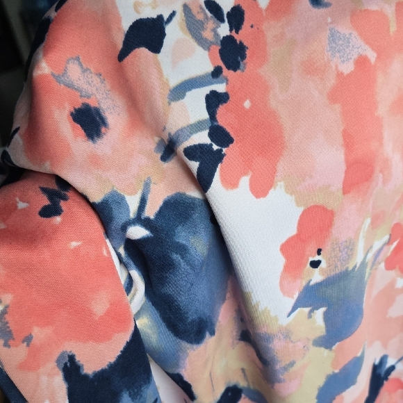 ๐ธ Colorful Floral Bodycon Skirt โ White, Peach, Blue & Cream | Size Medium - Picture 5 of 5